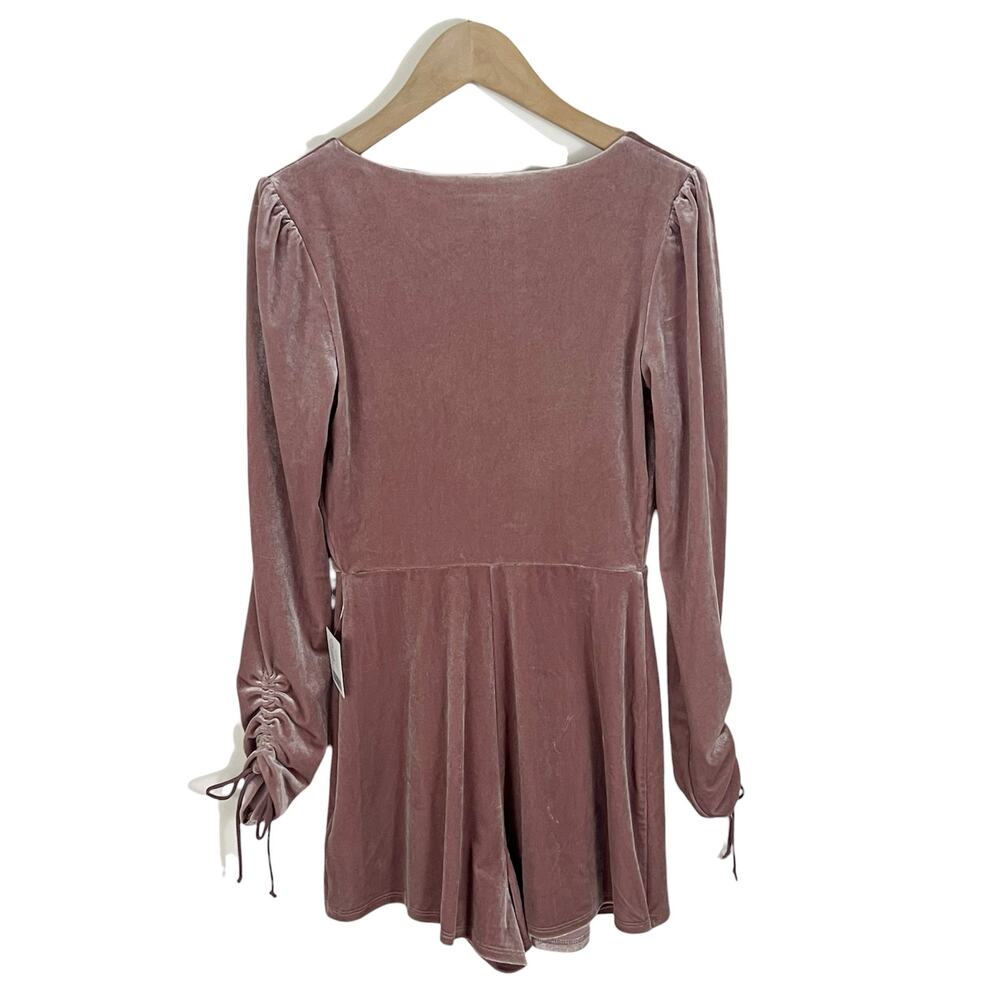 NWT Urban Outfitters Goldmine Velvet Surplice Romper in Mauve Pink Size XS - Picture 4 of 8